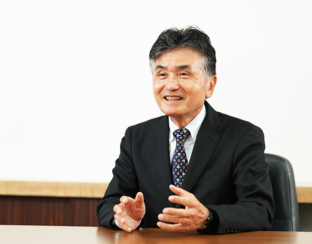 写真:こまつ自動車学校長 藪上 利悦